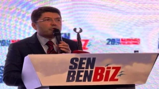 Adalet Bakanı Yılmaz Tunç ve Sanatçı Metin Şentürk birlikte Marmaris